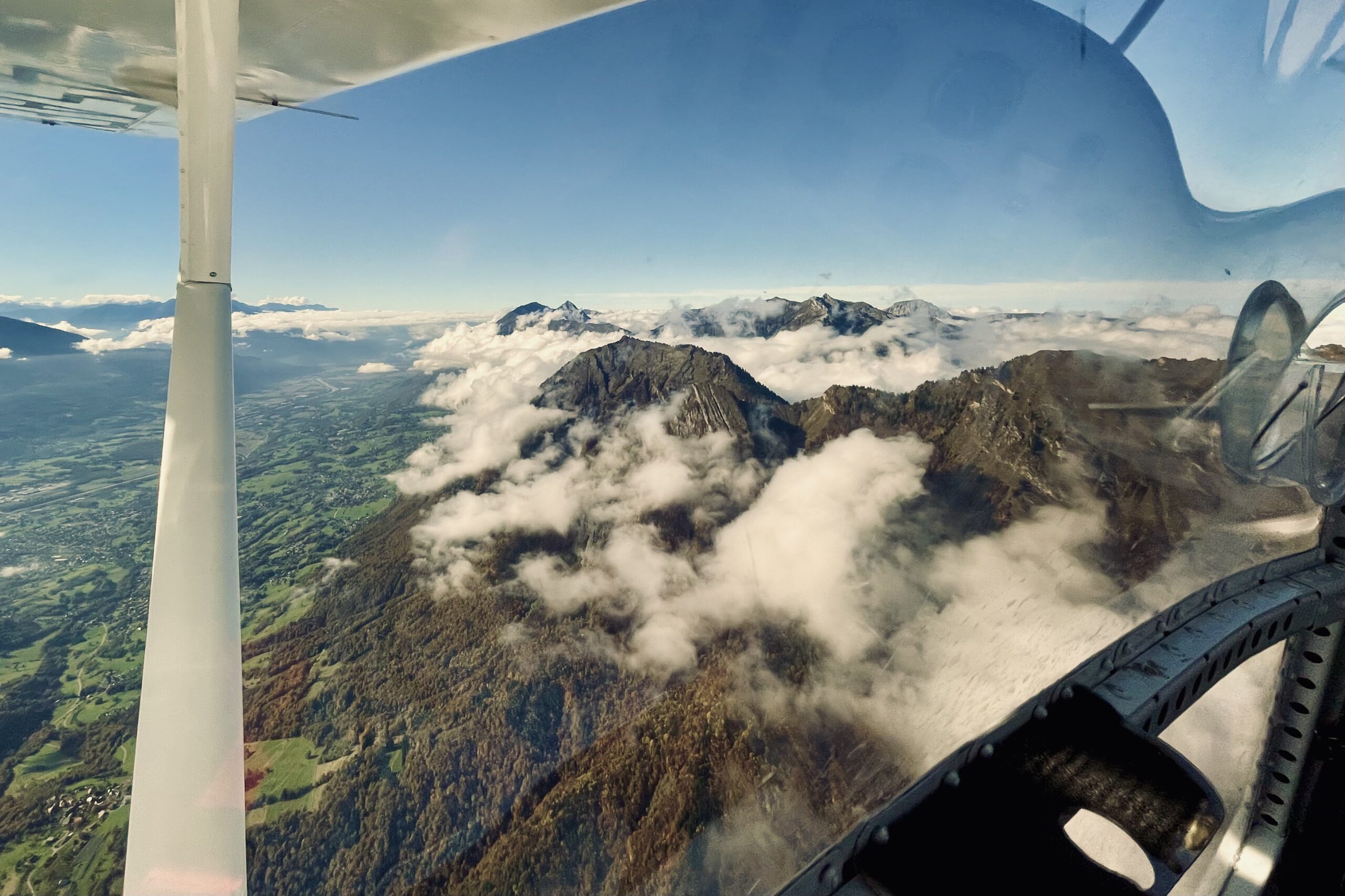 ULM, alternative au saut à l'élastique en savoie pour une sensation de vide